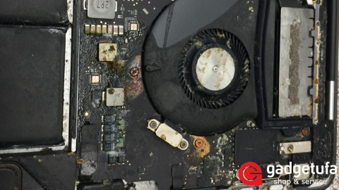 Что делать, если пролили воду на MacBook