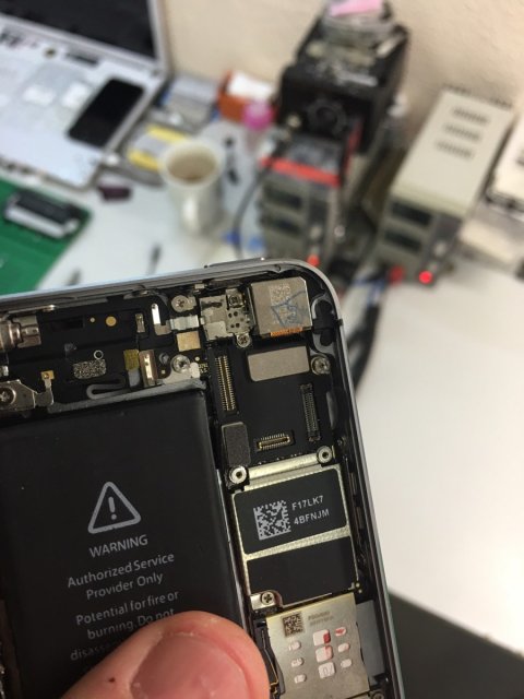 Ремонт кнопки Power или кнопки блокировки iPhone 6 и iPhone 6 Plus.